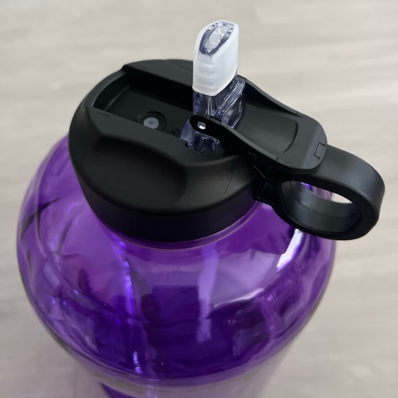 1 gallon BPA free reusable water bottle - Picture 10 of 11